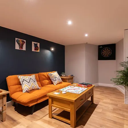 Luxury Retreat Sleeps 10 *