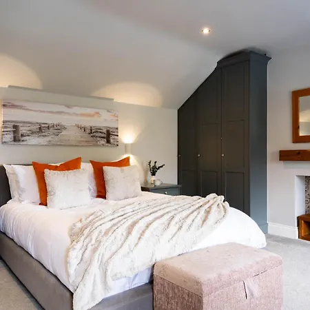 בית נופש Luxury Retreat Sleeps 10 מאלטון