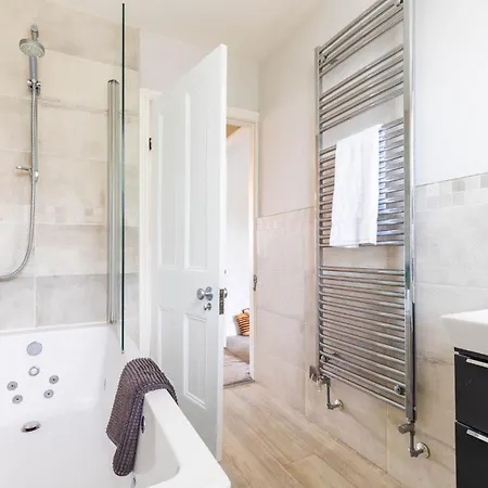 Luxury Retreat Sleeps 10 בית נופש