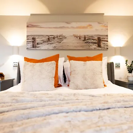 Luxury Retreat Sleeps 10 בית נופש *
