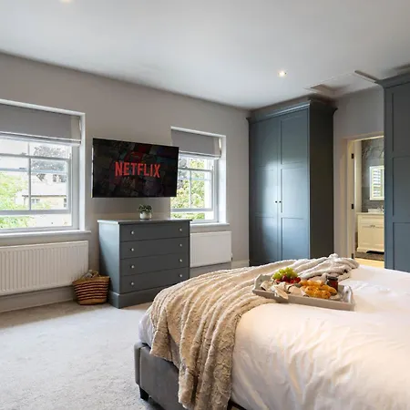 בית נופש Luxury Retreat Sleeps 10 *
