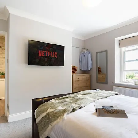 Luxury Retreat Sleeps 10 בית נופש