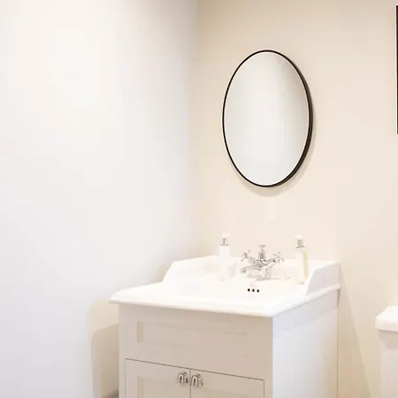Luxury Retreat Sleeps 10 * מאלטון