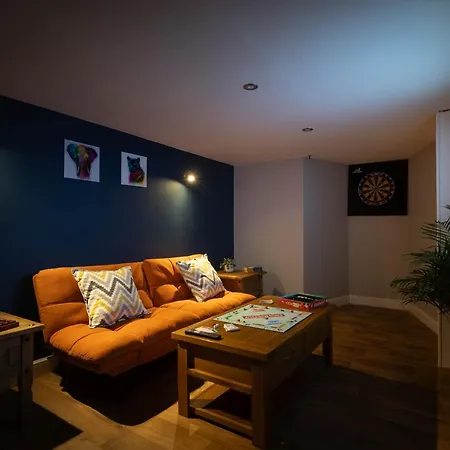 Luxury Retreat Sleeps 10 בית נופש *